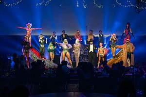 Cyr Wheel Künstler Oscar Kaufmann performt mit Eleganz und Präzision bei einem Event in Zürich