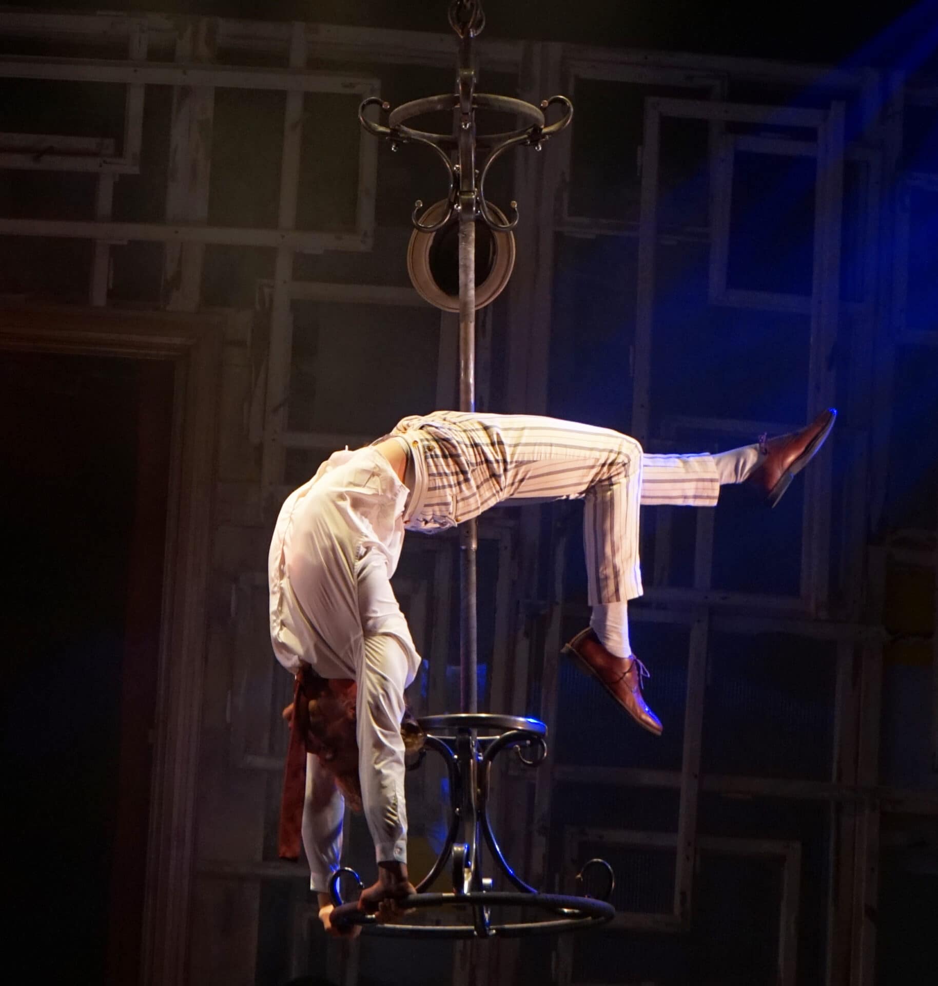 Einzigartiger Act: Oscar Kaufmann in der Rolle des Flying Gentleman im Hollowback im Chamäleon Berlin