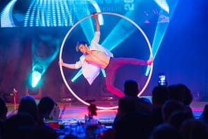 Gala Veranstalltung Sportlershow mit artist Oscar im Cyr Wheel