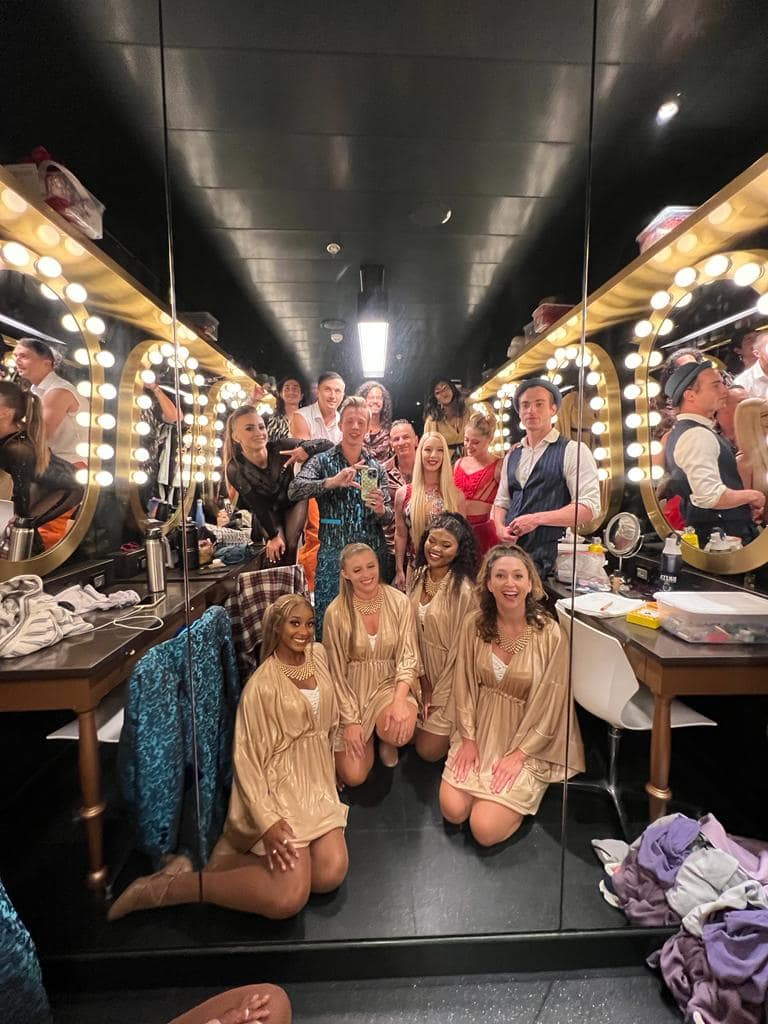 Der gesamte Cast von der exklusiven show auf dem Schiff